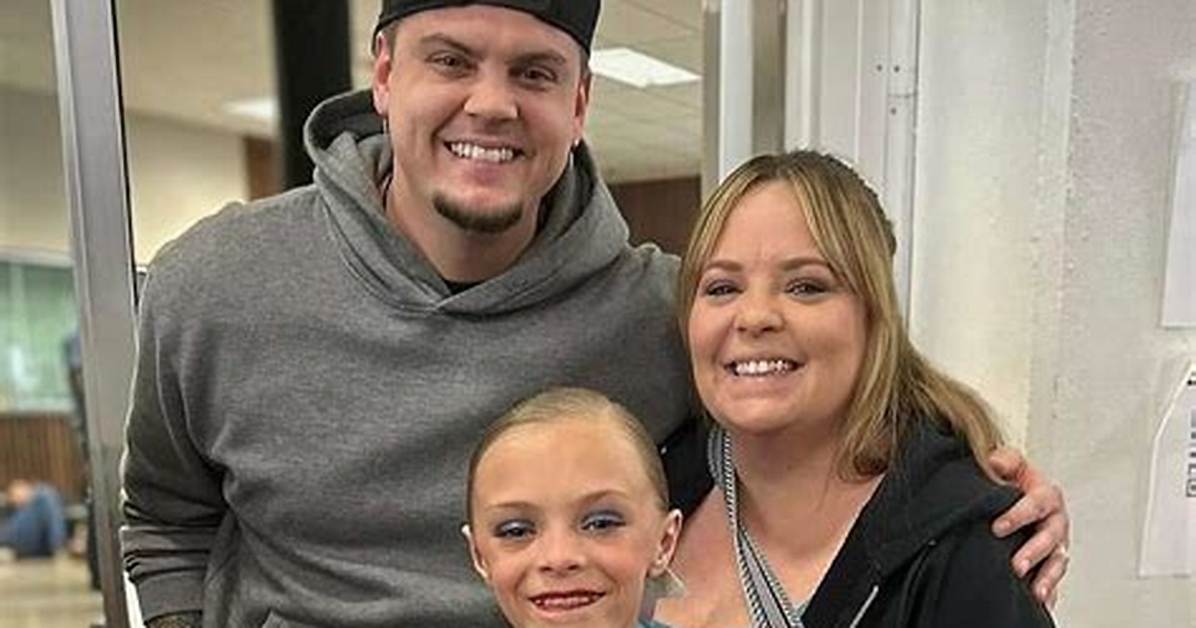 Catelynn Lowell & Tyler Baltierras Daughter Carly on Cover Lifelines Magazine Hollywood Life