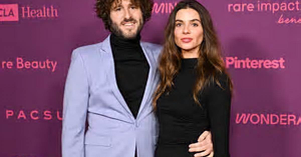 Dave Burd Real Life Girlfriend Kristin Batalucco and Past Relationship with Molly |