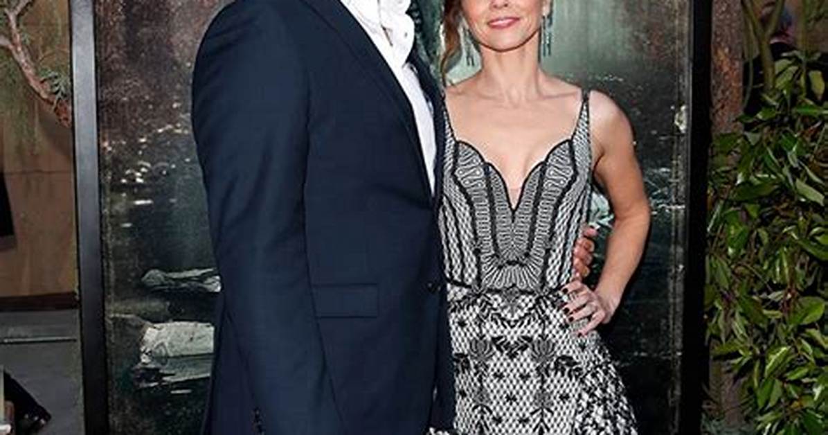 Discovering Linda Cardellini's Boyfriend: Who Holds the Key to Her Heart?