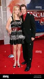 Elizabeth Mitchell – Who Is the Husband of Elizabeth? Age, Bio, Wiki, Career, Net Worth, Movies, Tv Series, Husband & Facts