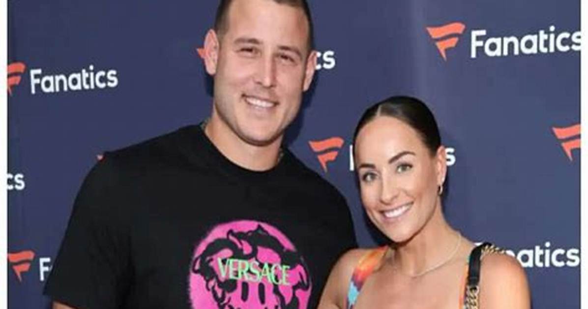 Emily Vakos - Bio, Age, Net Worth, Married, Nationality, Career, Height
