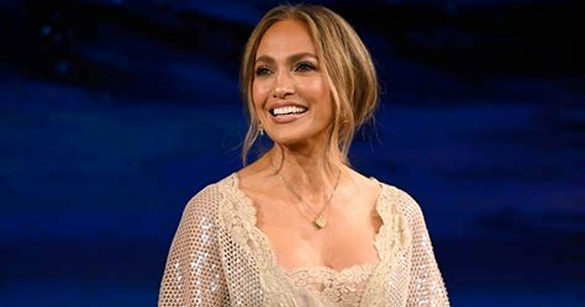 Jennifer Lopez Breaks the Internet with Sexy Selfie