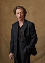 Jeremy Allen White's Transformation: a Journey of Weight Loss and Muscle Gain