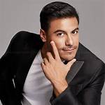 Unveiling the Altura De Carlos Rivera: a Closer Look at the Talented Artist