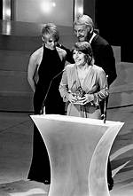 Unveiling the Height of Helen Reddy: a Glimpse into the Life of a Legendary Singer